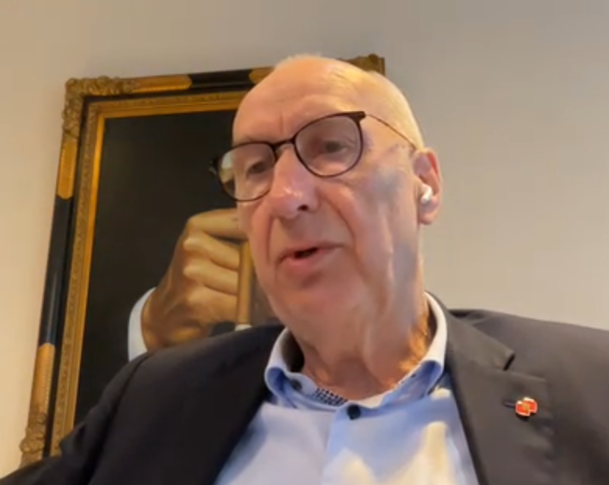 Helmut Hilzinger ist im Pressegespräch live aus Frankfurt zugeschaltet.