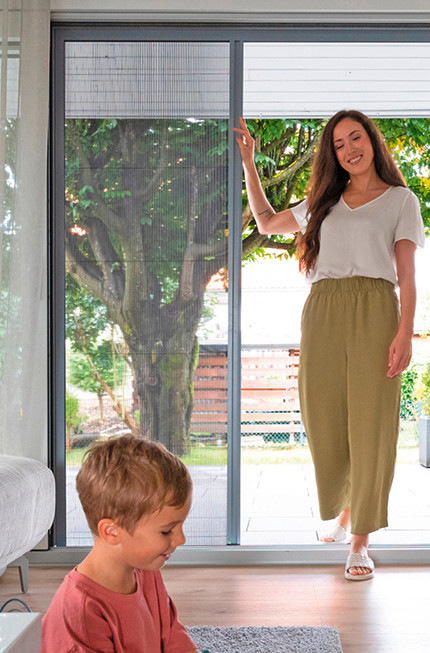 Das neue Plissee PL3 von Neher wird nicht als Bausatz, sondern als Fertigelement ausgeliefert. Für eine noch schnellere, kinderleichte Montage ohne Schnüre einstellen.