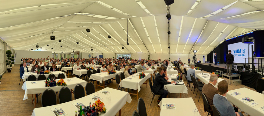 Die Tec-Tagung fanden erstmals im Festzelt und nicht im Technikum statt.