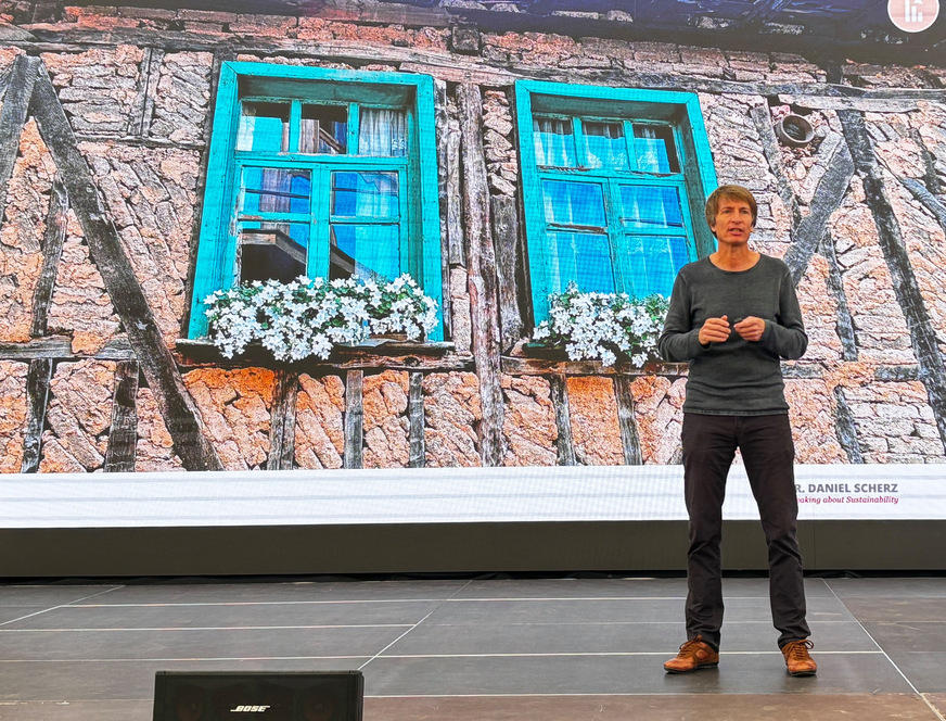 Keynote „Nachhaltigkeit als Prüfstein für den Gebäudesektor“ von Dr. Daniel Scherz, Architekt und Experte für nachhaltiges Bauen.