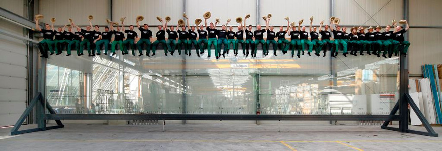 Die damals größte Isolierglas-Scheibe der Welt wurde von Henze Glas gefertigt.