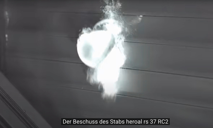 Bei Hagelereignissen zeigen sich vor allem Aluminium-Rollläden besonders widerstandsfähig: Ihre harte Oberfläche kann selbst größeren Eiskörnern standhalten, wie sie bei heftigen Unwettern immer häufiger auftreten.