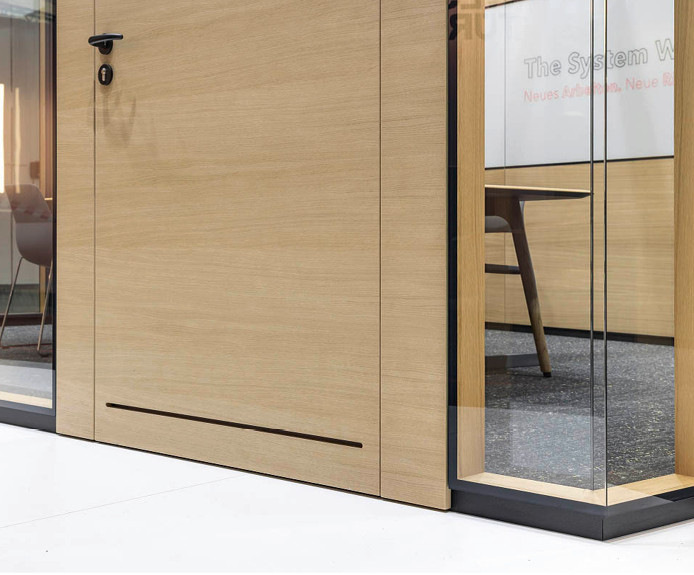 Luftüberströmelemente sind im Türblatt integriert