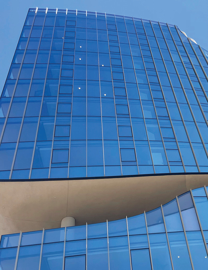 In der Structural-Glazing-Fassade sind über 3460 Isolierglas-Einheiten mit Ködispace 4SG Randverbund.