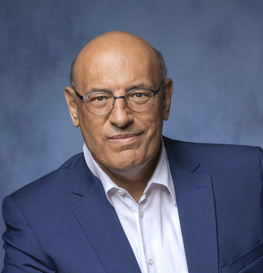 Prof. Christian Niemöller ist Sozius ist Gründungssozius und Mitinhaber der in Frankfurt am Main ansässigen Kanzlei SMNG, die Rechtsberatung rund um das Bauen und die Immobilie anbietet und als Autor und Referent mit Fragen aus dem Bereich der Normung, Zertifizierung und der CE-Kennzeichnung tätig ist. Als Fachanwalt für Bau- und Architektenrecht lehrt er Bauvertragsrecht an der Staatlichen Studienakademie des Landes Baden-Württemberg in Mosbach.