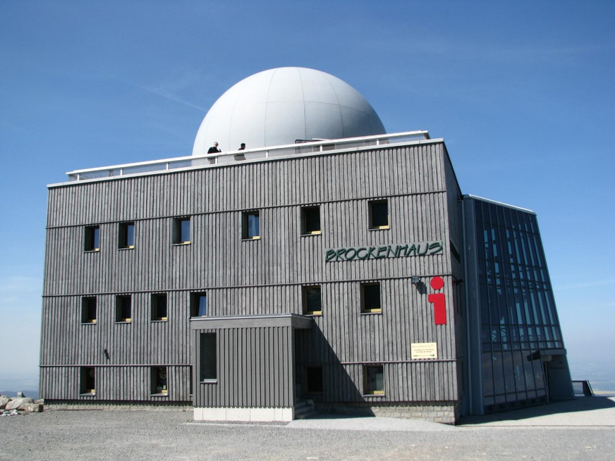 Fertig: Das „Brockenhaus“ ist nun für die Zukunft gut gerüstet – die rund 115 qm umfassende Glasfassade des „Brockenhaus“ mit „Stopray Ultraselect 60/27“-Sonnenschutzglas von AGC Interpane.