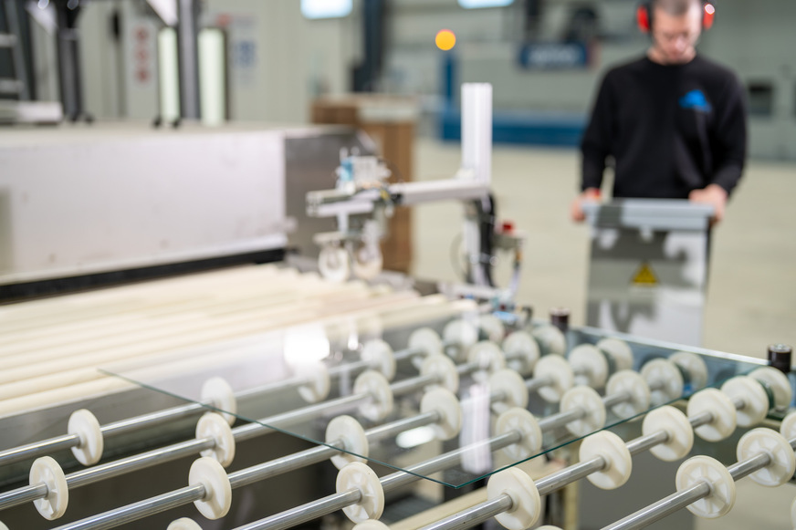 Heute fertigt&nbsp;Baros Vision hochwertige VSG-Scheiben selbst