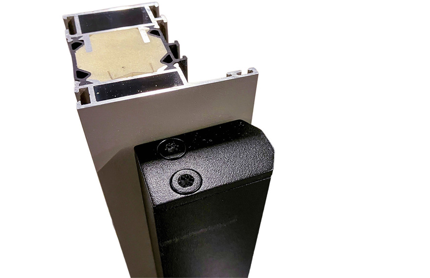 Das IMB-Glasgeländer BG015 bringt der Anwender sauber verpackt an die Baustelle und montiert es mit wenigen Handgriffen.