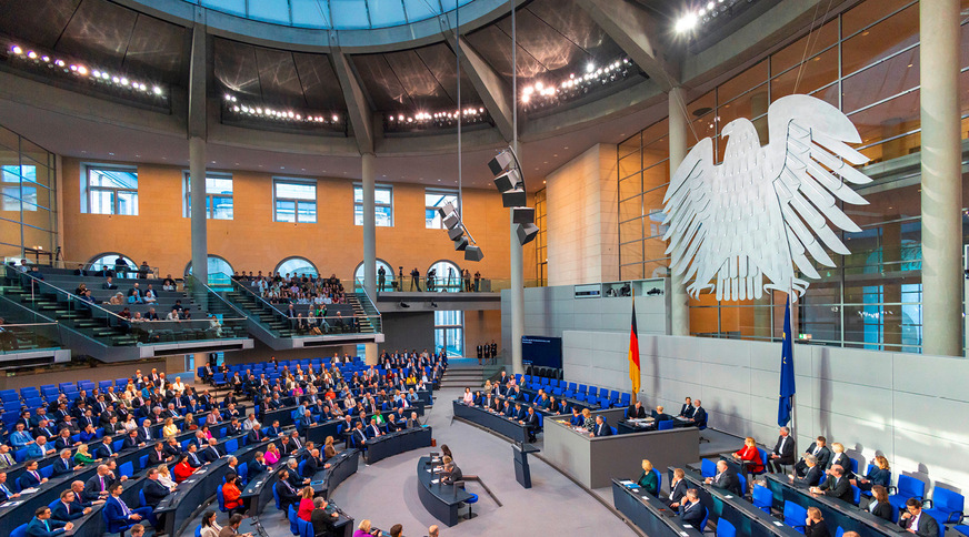 Ein volles Plenum wie hier bei der konstituierenden Sitzung des neuen Bundestages dürfte auch in der gerade begonnenen Legislaturperiode eher eine Seltenheit sein. Sandra Stein räumt im GW-Interview ein, dass die oft schwache Abgeordnetenpräsenz dem Politikerimage schadet.
