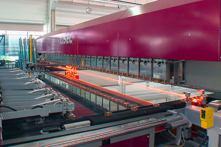 Auch ältere Lisec-Verbundglas-Schneid­anlagen ­lassen sich ­upgraden.