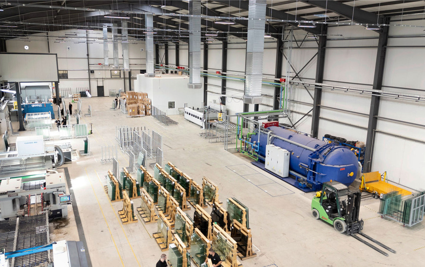 Kernstück der Neuinvestition ist die Laminierglas-Linie Pluslam S2040 Compact von Lisec, die genau auf die Anforderungen von Baros Vision angepasst wurde.