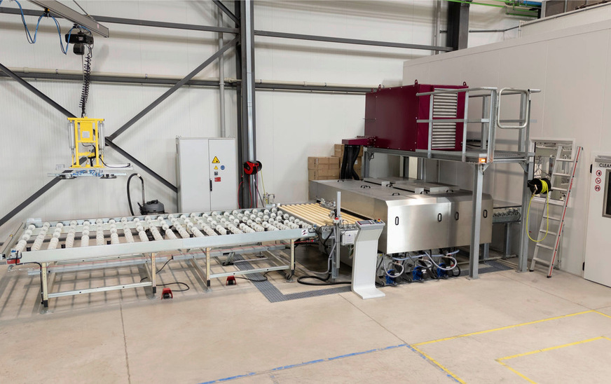 Mit der Lisec Anlage werden aktuell in der Produktion standardmäßig VSG-Scheiben bis 2000 mm Länge verarbeitet. Zudem sind Längen bis zu 4000 mm möglich.