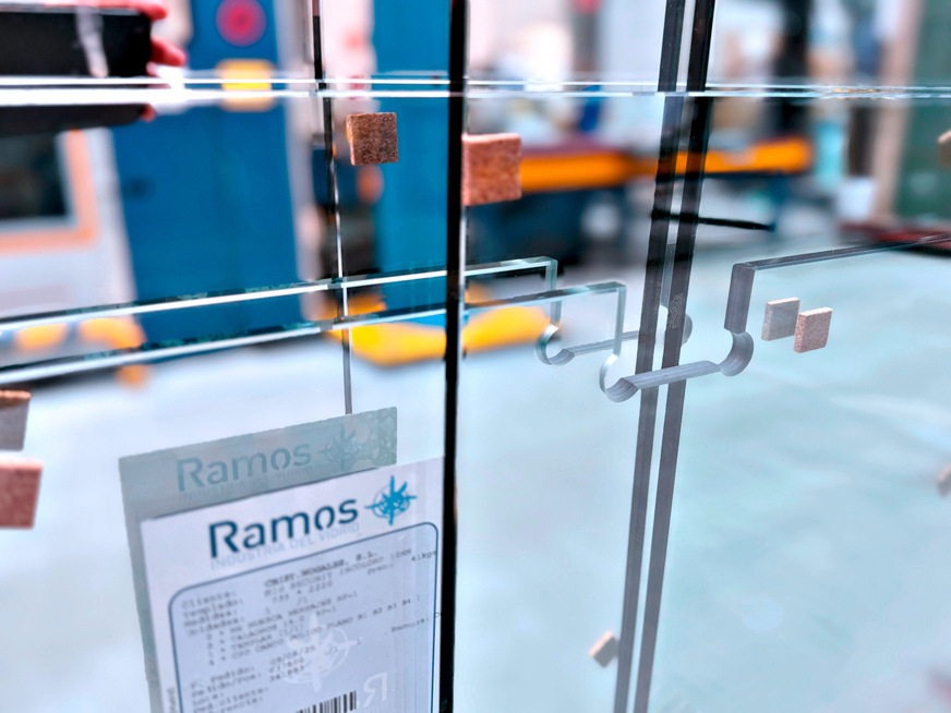 Höchste Qualität bei komplexen Bearbeitungen: wasserstrahlgeschnitten, geschliffen und poliert mit systron proHD-Technologie.