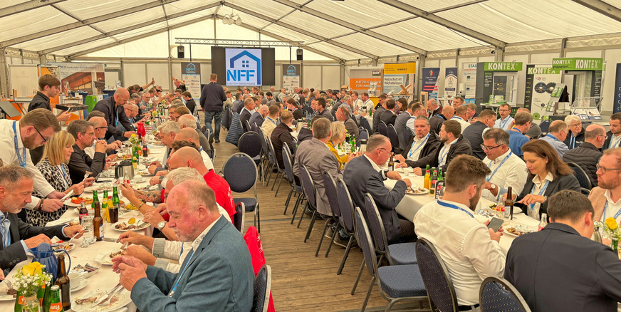 Volles Veranstaltungsfestzelt!