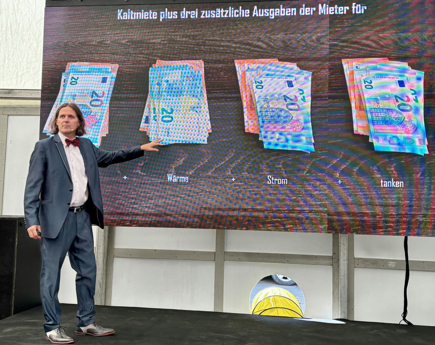 Timo Leukefeld berät Bauherren bei der Planung und Sanierung konkreter Bauprojekte sowie Wirtschaft, Politik und Kommunen in Fragen der Zukunftsgestaltung