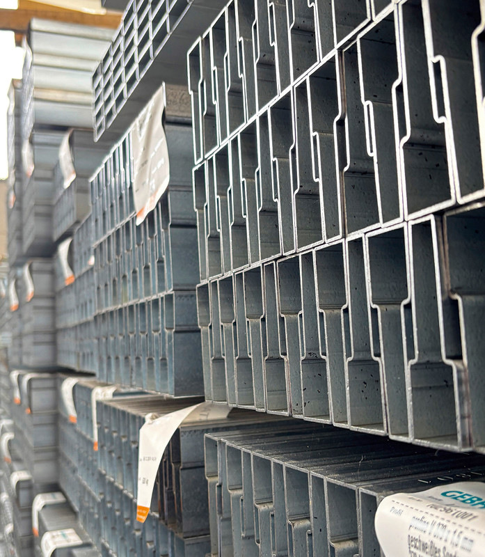 Kommissionsweise gelagerte Verstärkungsprofile bzw. Kopplungsprofile bei Gebhardt-Stahl.