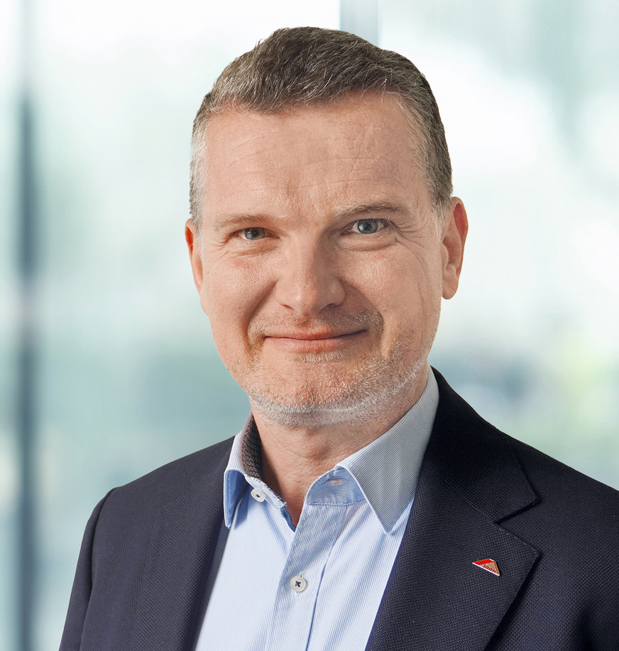 Dr. Stefan Thiemermann, Director Global Operations der Roto Frank Fenster- und Türtechnologie GmbH, verantwortet die Umsetzung des globalen Produktionssystems „ROPEX“ mit dem Ziel, Operational Excellence in allen 18 Produktionswerken des Unternehmensverbunds dauerhaft zu verankern.