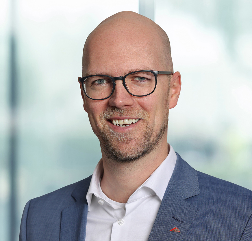 Stephan Strohbücker, Leiter Produktionsmanagement und Technologie der Roto Frank Fenster- und Türtechnologie GmbH, ist einer der zentral Verantwortlichen für die Umsetzung der Produktionsstrategie und treibt das „ROPEX“-System mit Konzentration auf kontinuierliche Verbesserung und methodische Vielfalt global voran.