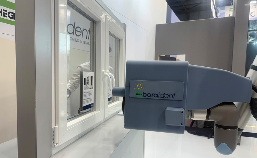 Hegla-boraident stellte einen mobilen Laser vor, der mit einem Roboter gekoppelt war.