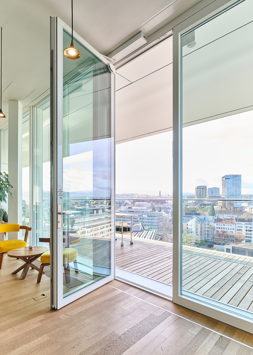 Das Aluminium-Türsystem Schüco ADS 75 HD.HI (Heavy Duty.High Insulation) verbindet Dauerfestigkeit mit Multifunktionalität und attraktivem Design.