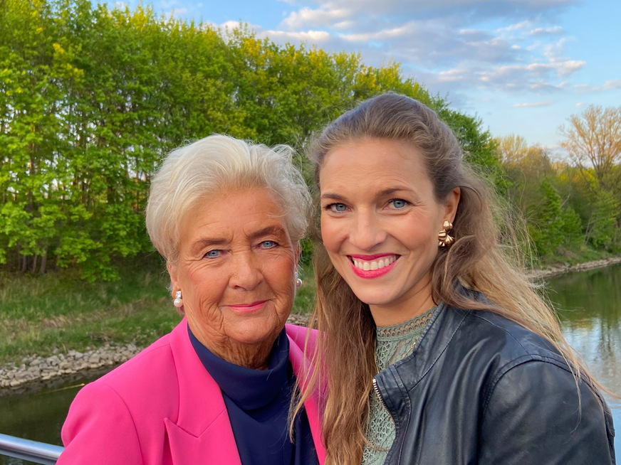 Frauentradition: Barbara Bosse mit Ihrer Mutter Rosemarie Natter, die das Glas-Unternehmen über mehr als 20 Jahre erfolgreich geleitet hat.