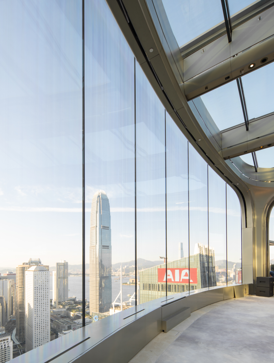 Eine atemberaubende Aussicht ermöglichen die 7m hohen Gläser der Banquet Hall.