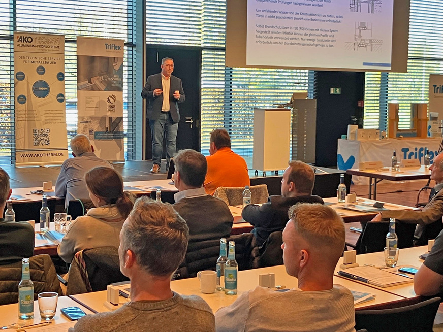 Marcus Goldkuhle von AKOTHERM: Der Teamleiter Kundenservice / Technischer Support verriet, dass es beim Systemhaus aus Bendorf keine Entwicklung mehr gebe, bei der der Fokus nicht auf Barrierefreiheit gerichtet sei.