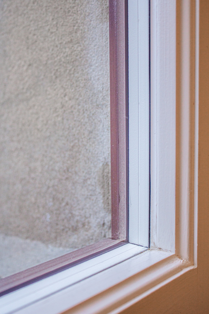 Heute ist ein großzügiger Lichteinfall durch die neuen Isoliergläser, die mit Swisspacer Abstandhalter im Randverbund ausgestattet sind, möglich.