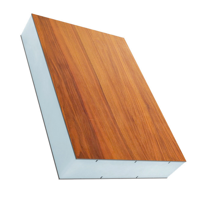 Sandwichelemente Stadurlon mit Dekor­folie ­bestehen aus einem extrudierten Poly­styrol­kern und beidseitig folienkaschierten Deckschichten (Renolit, Cova, Hornschuch) aus Stadurlon. Alternativ kann die Rückseite in Stadurlon weiß ­geliefert ­werden.