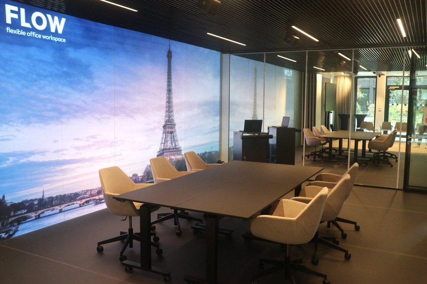 Im neuen Standort Flow Loksite im Mannheimer Glückstein-Quartier hat der flexible Office-Anbieter Flow gemeinsam mit ASB GlassFloor einen interaktiven LED-Boden und eine LED-Glaswand installiert.