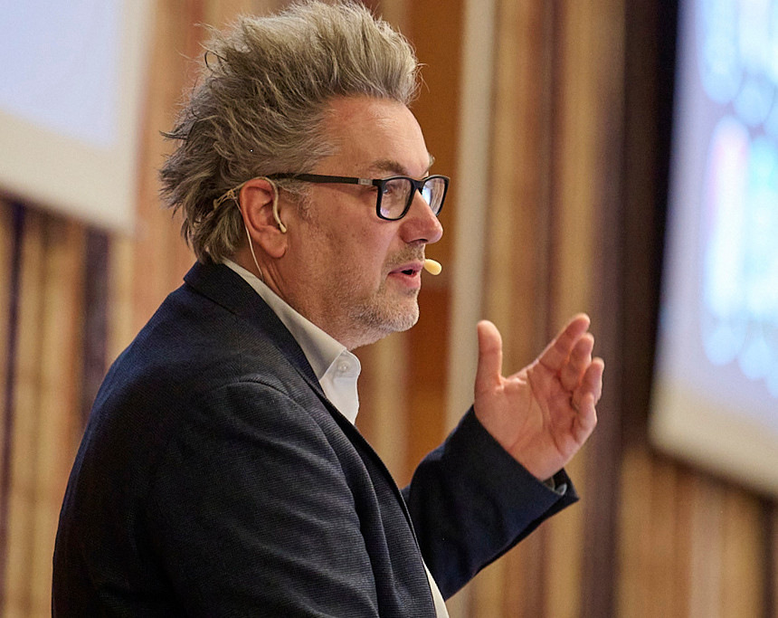 Im Zentrum des Branchentalks standen konkrete Lösungen für die regionale Marktbearbeitung. Für zusätzliche Impulse sorgte die Keynote von Dr. Marc Thom, einem renommierten Digitalisierungs- und Innovationsexperten.