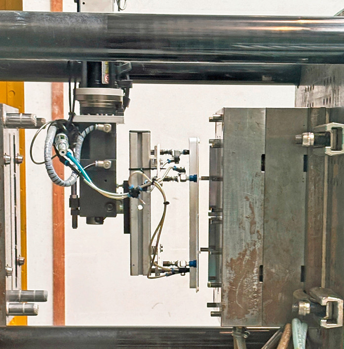 Kunststoffspritzguss-Prozess für einen ­Fensterfalzlüfter﻿