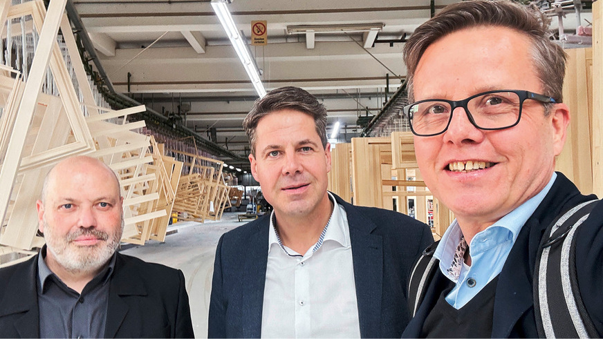 v.l.: Kaufmännischer Geschäftsführer Uwe Kopf und Stefan Reitze beim ­Betriebsrundgang mit GW-Chefredakteur Daniel Mund.