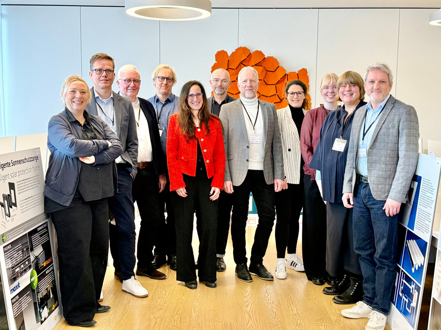 Die Jury des Innovation Award mit den Messevertreterinnen Elke Harreiß und Chiara Sträßner bei der ersten Sitzung.