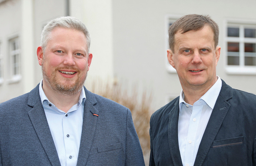 Die Innoperform Geschäftsleitung Achim Kockler, geschäftsführender Gesellschafter (li) und Enrico Mager, Prokurist (re) sorgen mit ihrem Berater-Team nicht nur für Flexibilität beim Produkt und der Montage, sondern auch bei der Kundenbetreuung – wie z. B. bei der projektbezogenen Planungsunterstützung.