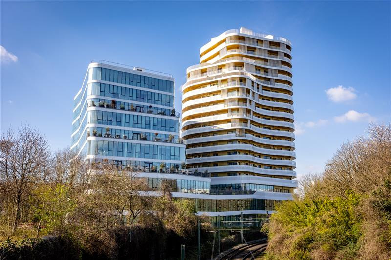 Bereits auf den ersten Blick prägt die Fassade das Erscheinungsbild des Gebäudes und macht es zum Blickfang im Stadtbild von Lille.