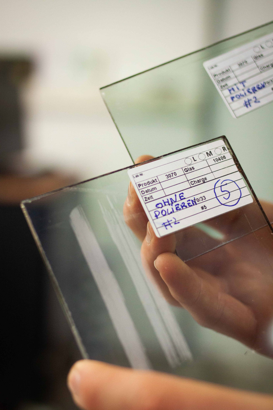 Proben nach dem Rubbeltest: Wie gut haftet die Beschichtung auf gealterten Glasoberflächen?