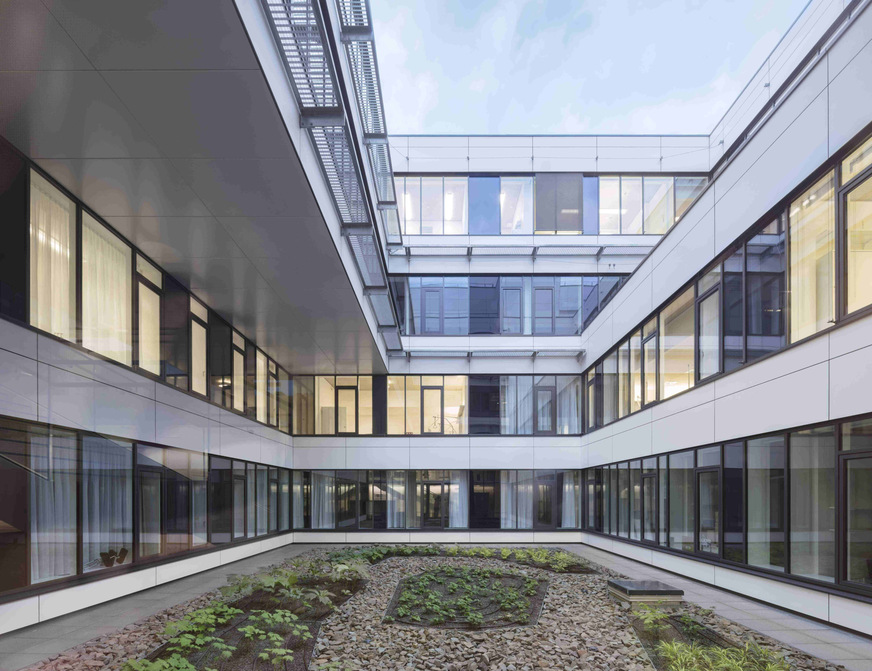 Brandschutzverglasung Contraflam Lite in den Innenhof-Fassaden des Interdisziplinären Tumorzentrums ITZ in Freiburg