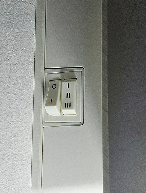 Zusätzlich wird die ­Lüftung im Schlafzimm﻿er häufig abgeschaltet, was auch zum Zeitpunkt der Befund­aufnahme der Fall war.