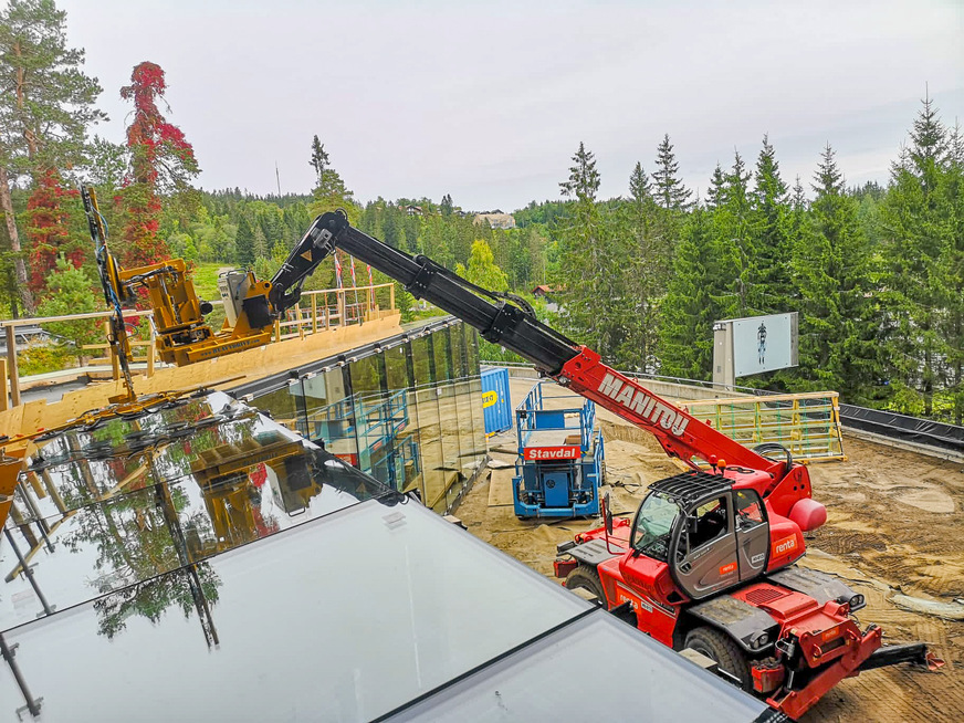 Hier einen Glasmontage durch die Heavydrive-Spezialisten unter harschen Witterungsbedingungen in Norwegen.