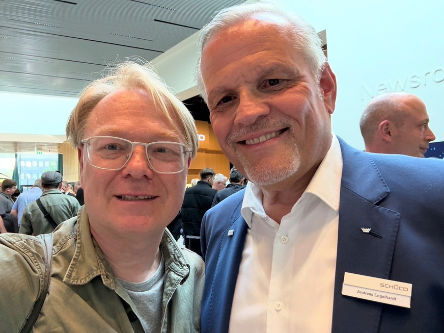 GW Redakteur Matthias Rehberger mit Schüco Chef Andreas Engelhardt