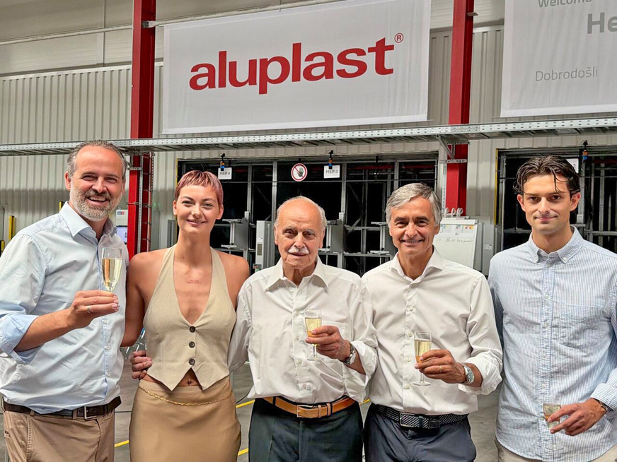 Familie Seitz geschlossen beim Festakt: (v.l.) Patrick, Tara, Manfred, Dirk und Paul Seitz
