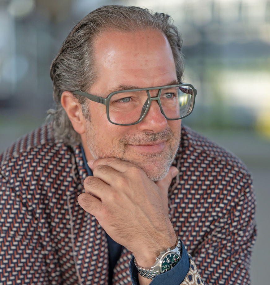 Oliver Prim, Geschäftsführer von Primiere und Strategieberater mit über 25 Jahren Erfahrung in Marketing, Vertrieb und Umsetzung in den Branchen Bau, Metallbau, Outdoor und GaLaBau.