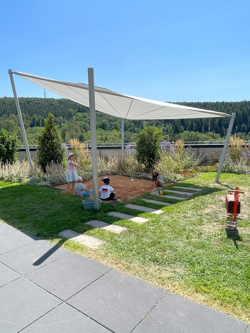Der Nutzen eines Sonnensegels konnte direkt wahrgenommen werden.&nbsp; Besucher hatten die Möglichkeit vom Lamellendach, über Sonnenschirme und bis zum Sonnensegel alles live erleben und sich zu Gestaltungsmöglichkeiten für moderne Außenwohnräume beraten lassen.