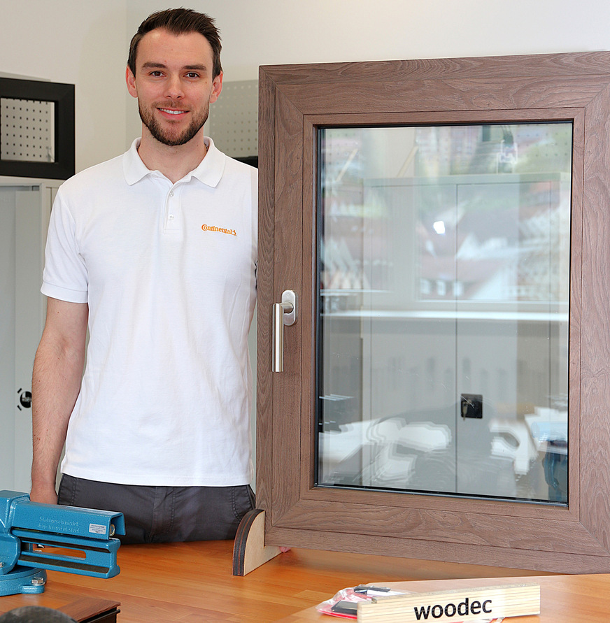 Anwendungstechniker Marius Wolz, schult und unterstützt während der Workshops.