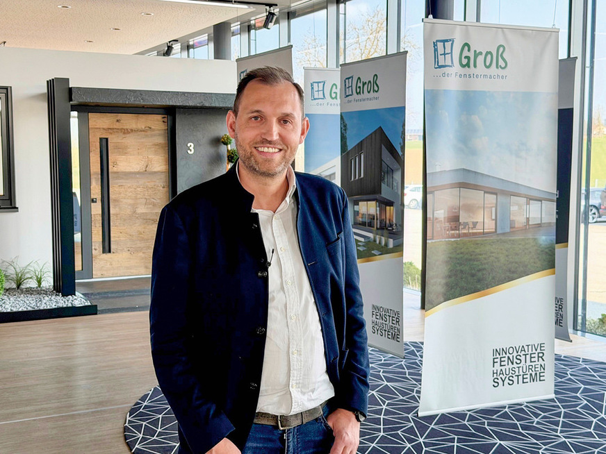 Johannes Groß, wie sein Bruder Martin geschäftsführender Gesellschafter bei der Groß Fenster + Türen GmbH, treibt mit ihm zusammen die Entwicklung beim herstellenden Fachbetrieb gerade unter dem Aspekt schlankerer Prozesse seit Jahren konsequent voran.