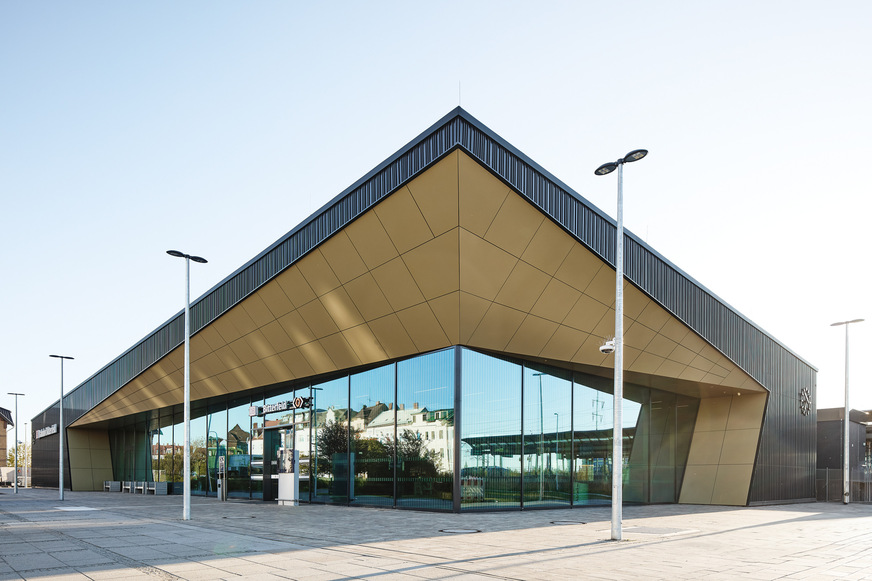 Vogelschutzglas Ornilux design lines für Bahnhofsgebäude in Bitterfeld.