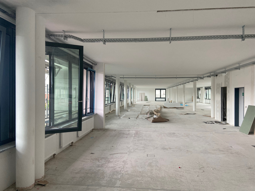 Insgesamt wurden 2200 m² 3-fach-Isolierglas geliefert. Das Altglas wurde über die Recyclingpartner des Projekts in den Stoffkreislauf zurückgeführt.