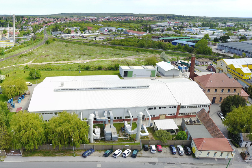Die Galvanik im ungarischen Sopron ist ein zentraler Bestandteil der Fertigungskette von Roto und sorgt für Oberflächenveredelungen der in Lövő produzierten Komponenten.