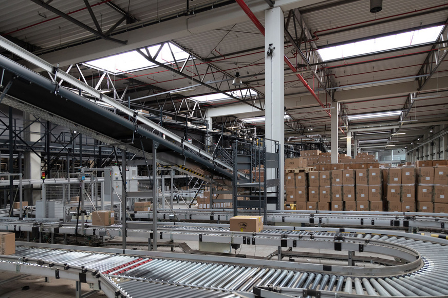 LAMILUX Lichtbänder B sorgen für Tageslicht, Energieeffizienz und Kostenersparnis.